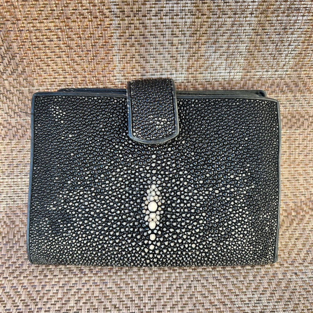 INFINITY Black/cream genuine stingray skin Leather Wallet. Holds up to 11 cards